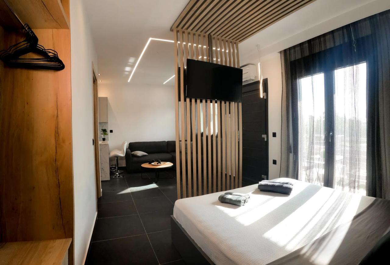 Berries Luxury Apartments Nea Moudania Esterno foto