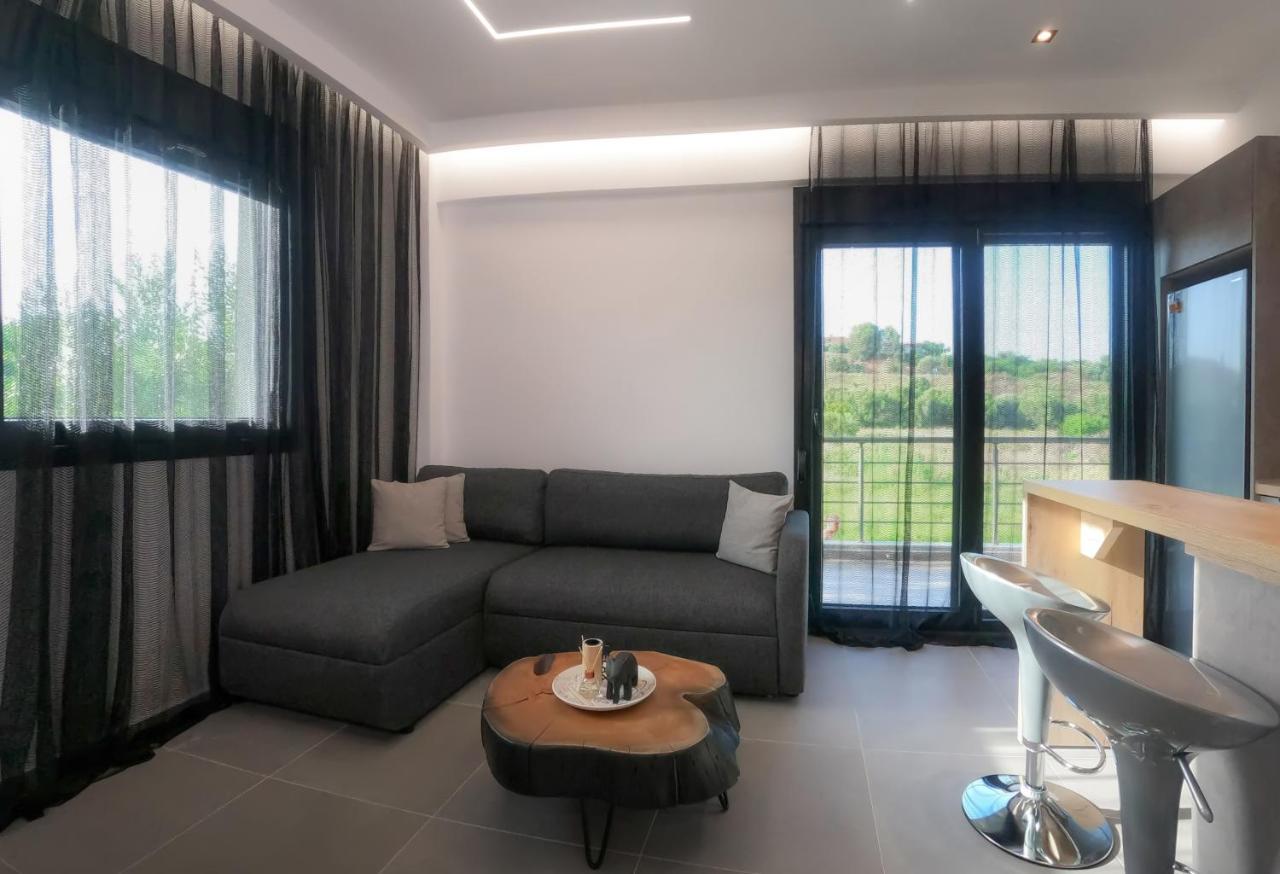 Berries Luxury Apartments Nea Moudania Esterno foto