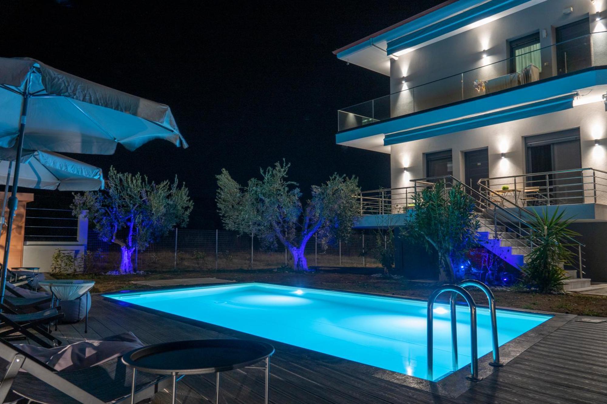 Berries Luxury Apartments Nea Moudania Esterno foto