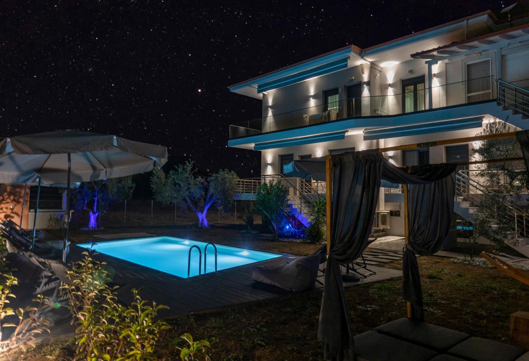 Berries Luxury Apartments Nea Moudania Esterno foto